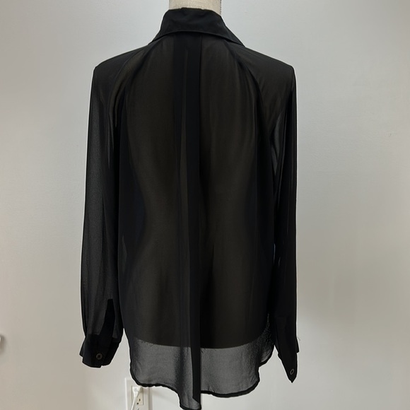 Nollie Contrast Chambray Denim Front Sheer Back Button Front Shirt Top L… - Picture 2 of 14